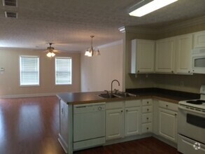 Building Photo - 2/2 1/2 Condo on Westside available mid July