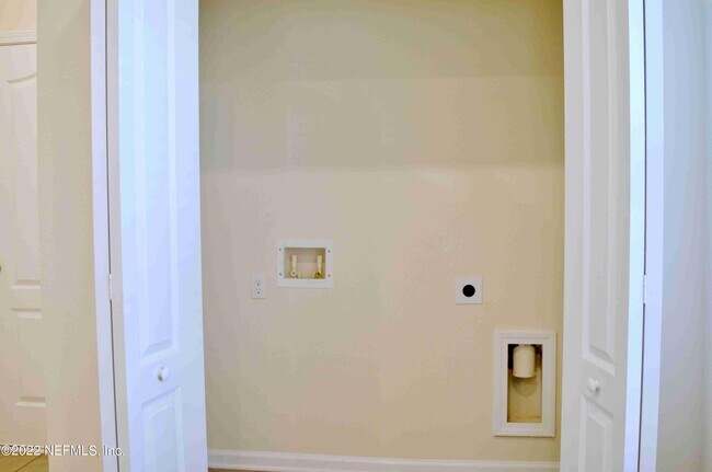 Building Photo - 9543 Star Dr