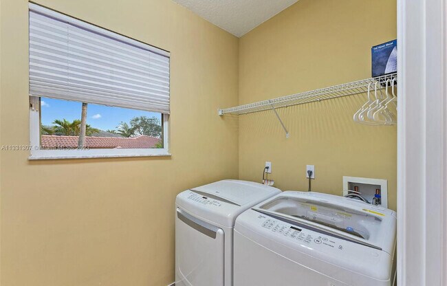 Building Photo - 834 Madison Ct