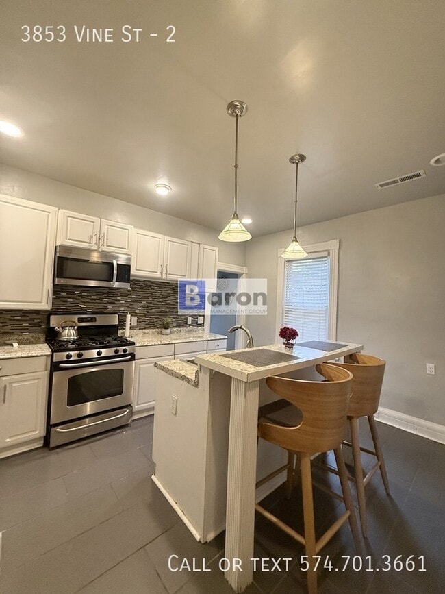 Building Photo - 3853 Vine St