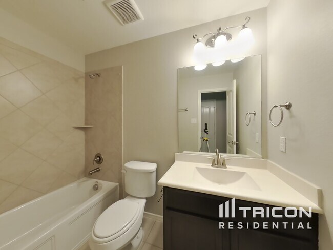 Building Photo - 14605 San Pablo Dr