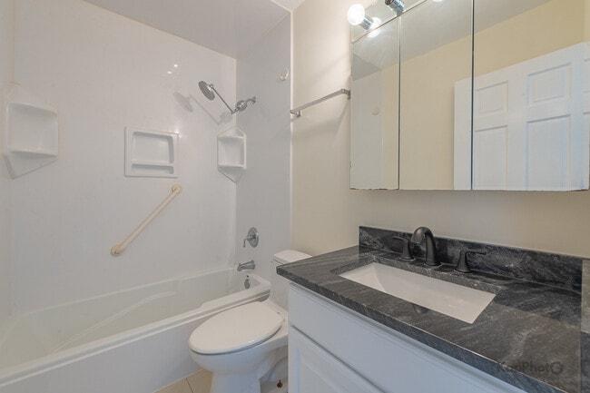Building Photo - 713 Mariners Point