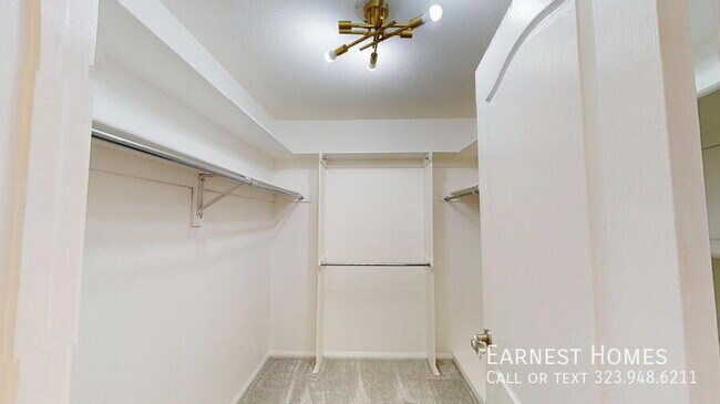 Building Photo - 12015 Stone Gate Way
