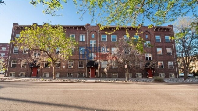 Building Photo - 541 E 14th Ave