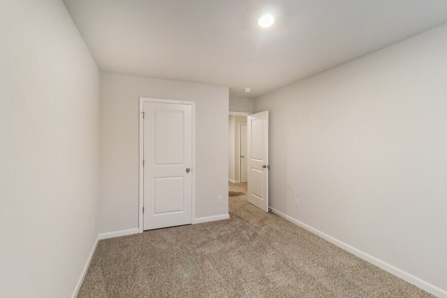 Building Photo - 392 Amelia Ln