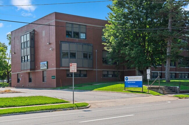Building Photo - 813 S Jefferson Ave