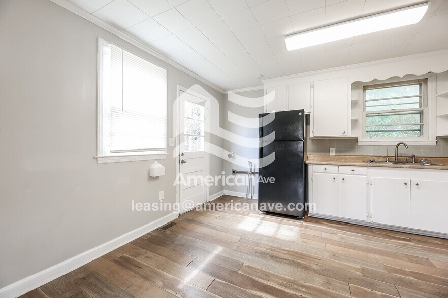 Building Photo - 1405 Benjamin St