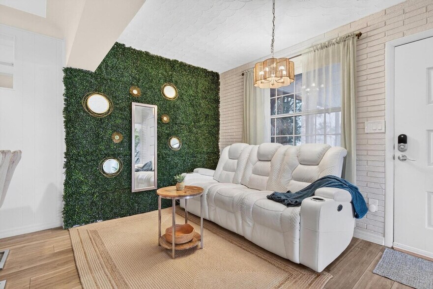 Building Photo - 10546 53rd Ave N