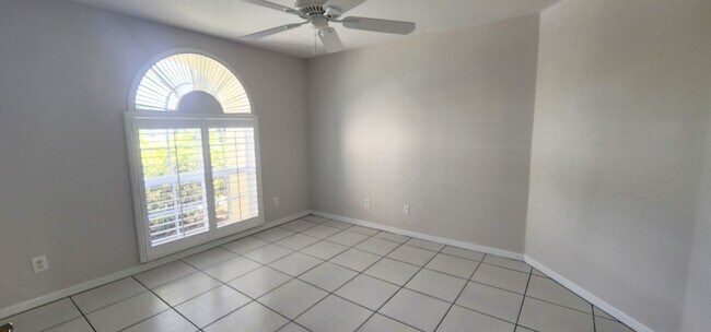 Building Photo - BEAUTIFUL 2/2 IN CATALINA OAKS- VERO BEACH