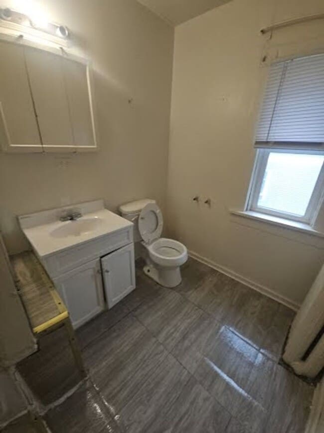 Building Photo - 2504 W.Scott (Aka 1143 S 25th)