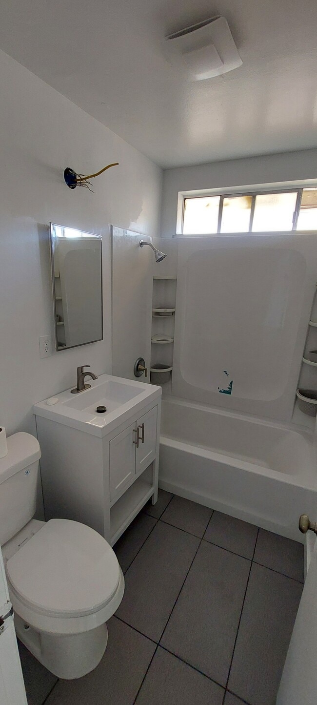 Building Photo - 230 S Azusa Ave