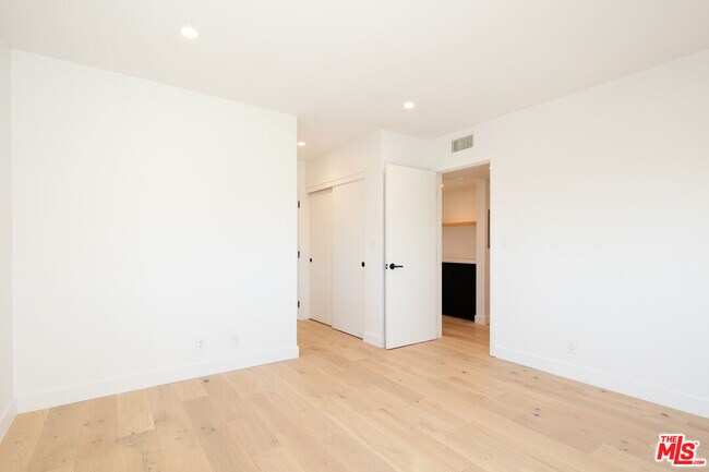 Building Photo - 2811 3rd St