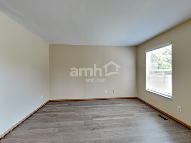 Building Photo - 468 McPherson Dr