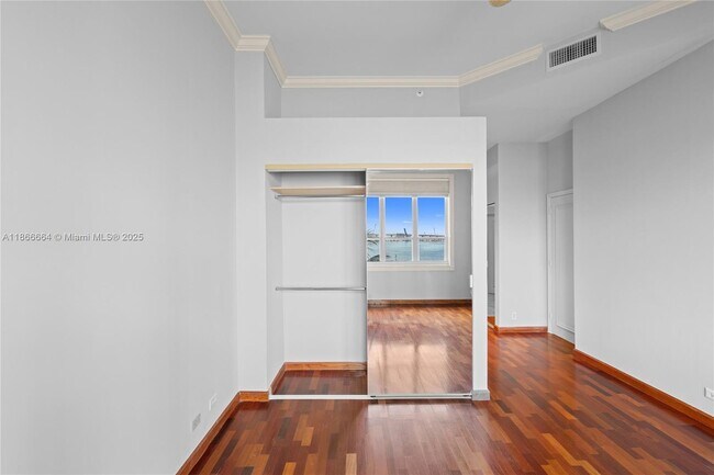 Building Photo - 888 Brickell Key Dr