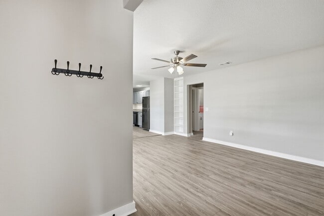 Building Photo - 3 bed/2.5 bath home FOR RENT!!