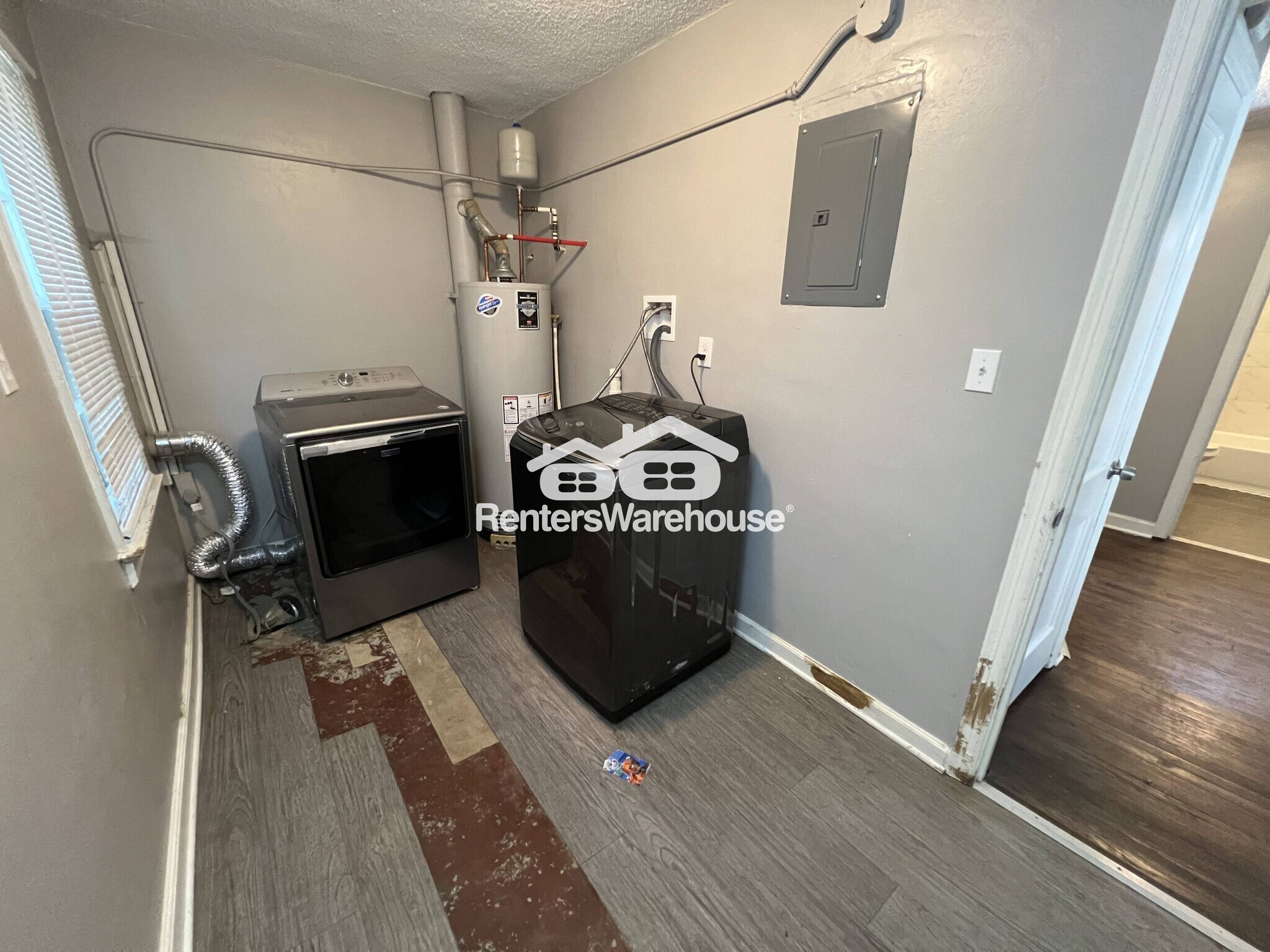 Building Photo - 8510 Woodland Ave