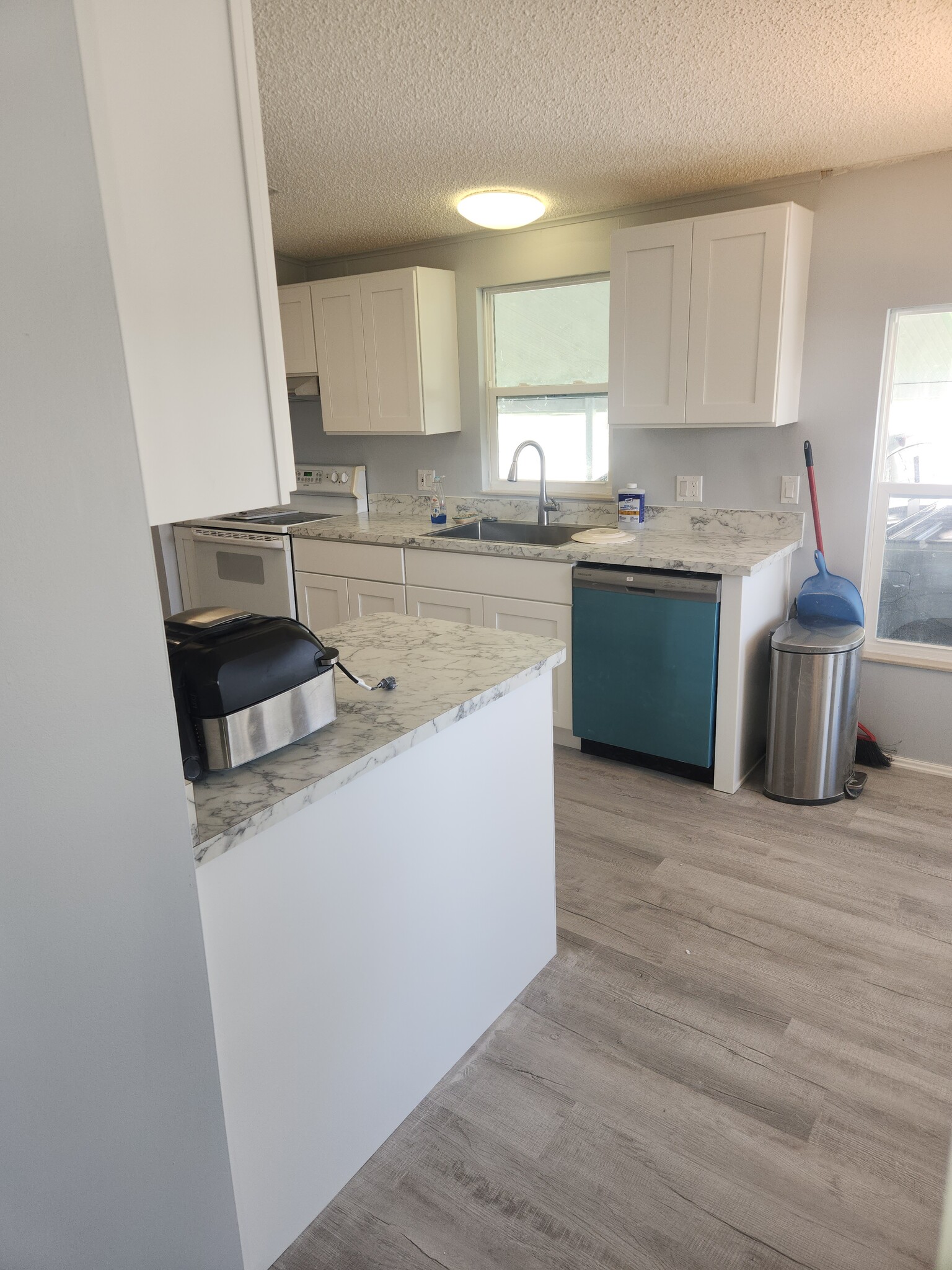 Dinette Area & Kitchen - 4699 SE Bywood Ter