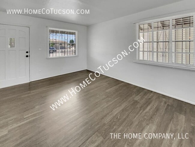 Building Photo - 2602 E Keswick Cir