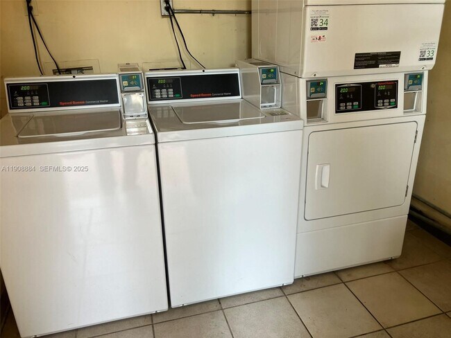 Building Photo - 8500 SW 109th Ave