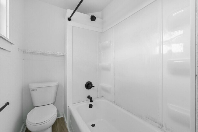 Building Photo - Stylish 2BR with Modern Upgrades