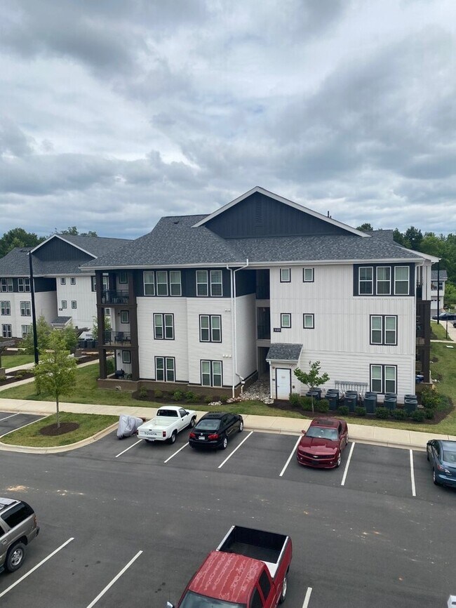 Building Photo - 1030 Gennett Cir