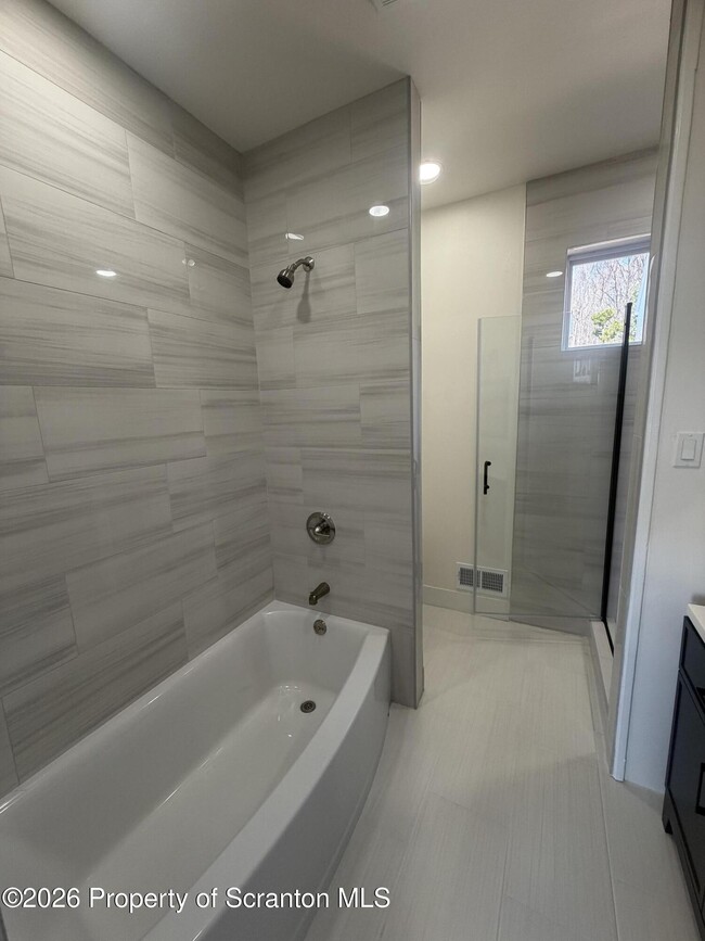 Building Photo - 105 Parkdale Dr