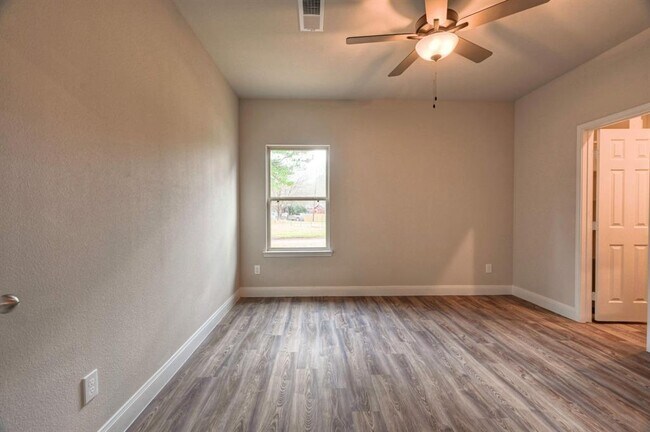 Building Photo - 11825 Nelwood St