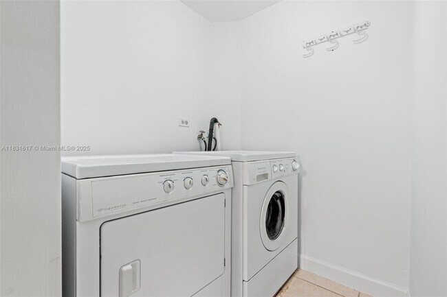 Building Photo - 9952 SW 88th St