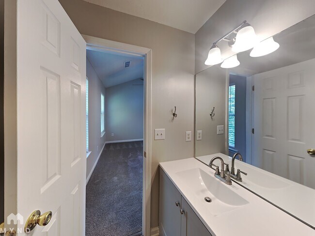 Building Photo - 4963 McKinley Dr