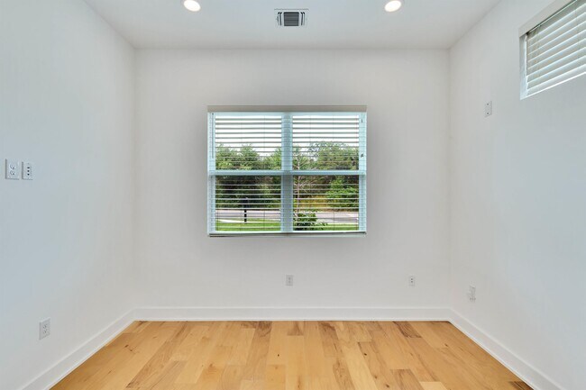 Building Photo - 5816 Harold Ct