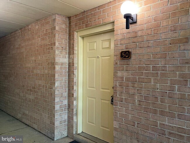 Building Photo - 50 Le Forge Ct