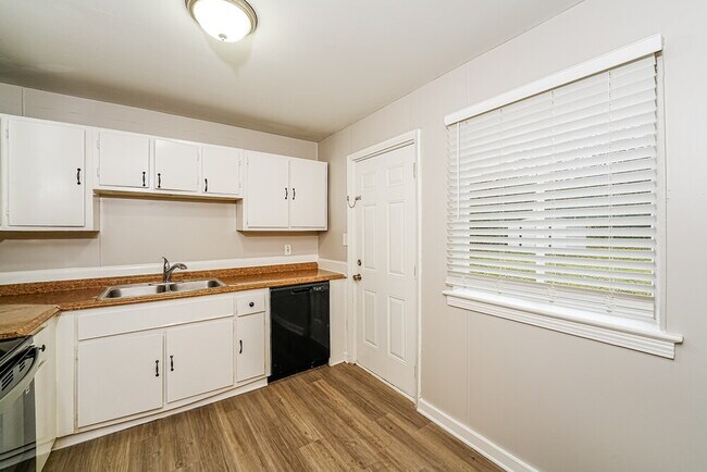 Building Photo - 209 Woodward Dr