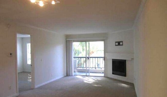 Building Photo - 5540 Owensmouth Ave