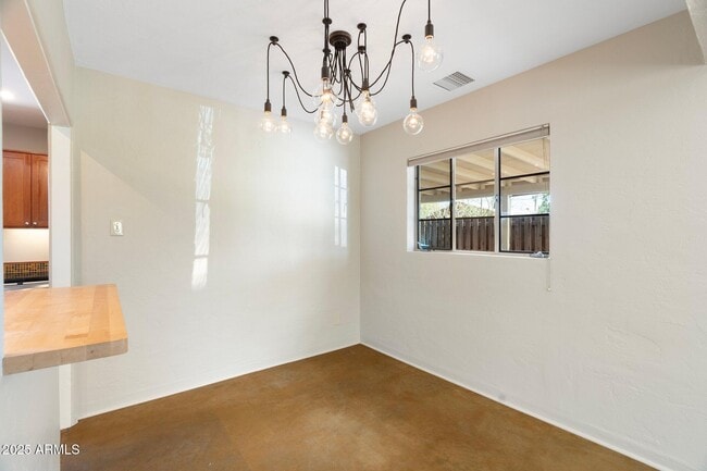 Building Photo - 2434 E Pinchot Ave