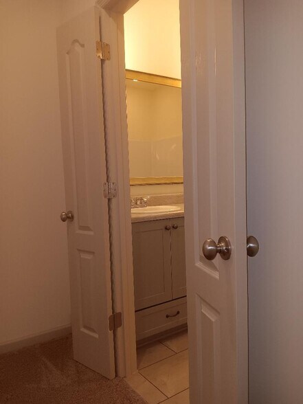 Building Photo - 724 Buddy Ct