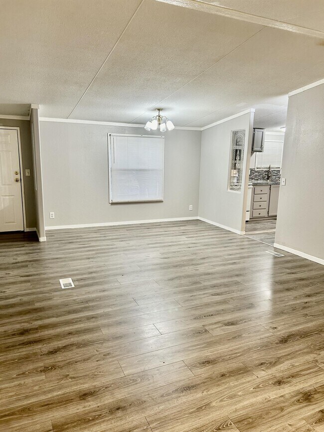 Building Photo - 508 Walnut Way