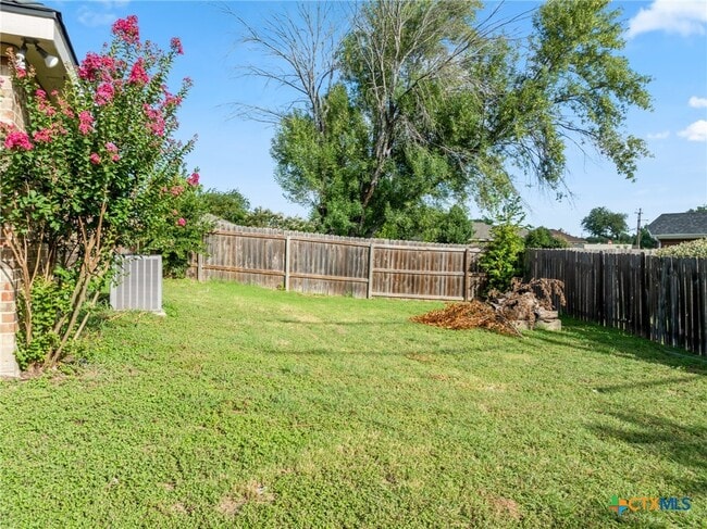 Building Photo - 605 Paintbrush Dr
