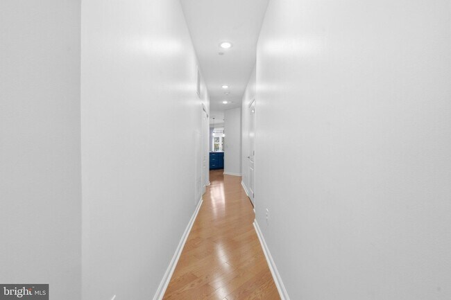 Building Photo - 301 Carson Terrace