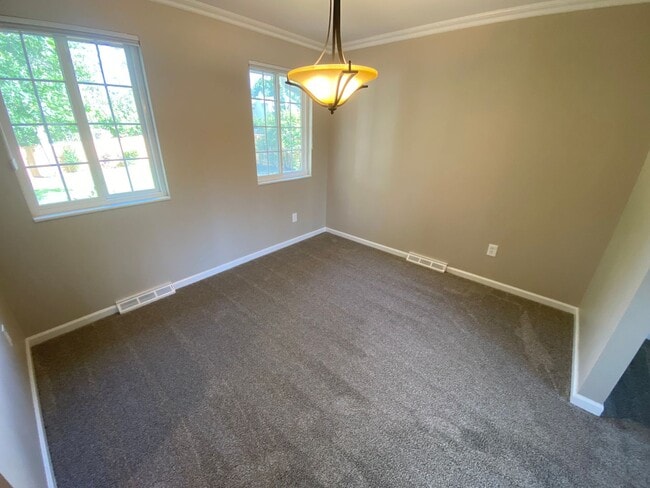 Building Photo - Updated Spacious Palos Verde Home