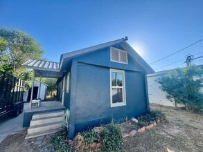 Building Photo - 915 Rosario St