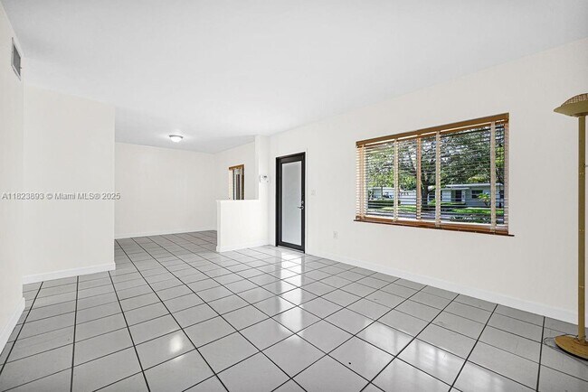 Building Photo - 5960 SW 47th St