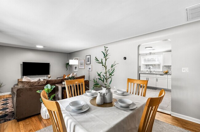 Building Photo - 8254 Mary Ann Ave