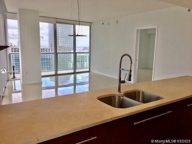 Building Photo - 475 Brickell Ave