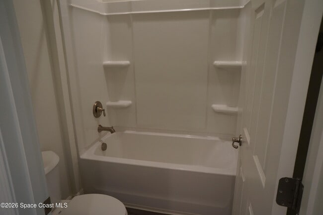 Building Photo - 153 Oakcrest Ave NE