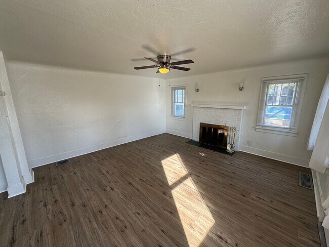 Building Photo - Newly renovated 2 bedroom home in Reno with backyard and garage! Must see! MOVE IN SPECIAL!!