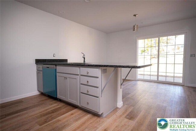 Building Photo - 5994 Coplay Rd
