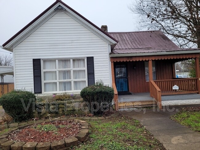 Building Photo - 1121 Elm St