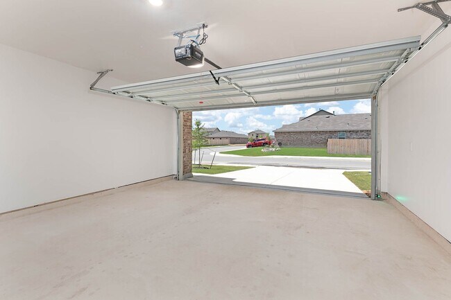 Building Photo - Valley Ranch ~Northwest San Antonio