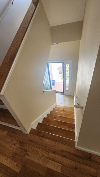 Building Photo - 94 Woodlake Dr