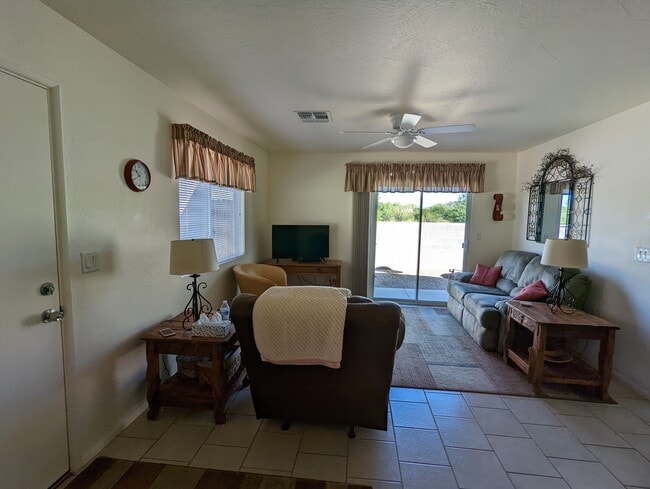 Building Photo - 90 E Cliff House Dr